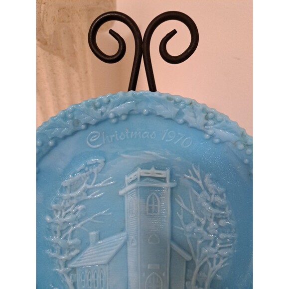 Vintage 1970 Blue Fenton Little Brown Church In The Vale Christmas Plate 8" - Picture 3 of 4